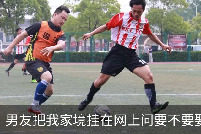 男友把我家境挂在网上问要不要娶，几十万人劝分，他提着水果上门赔罪，我当场换锁把婚戒从窗台扔了出去